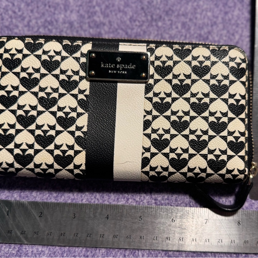 kate spade Black & White Heart-Print Zip Wallet